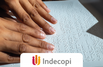 manos leyendo braille